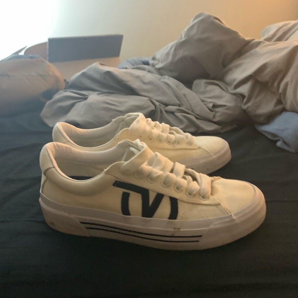 Vans - Picture 4 of 4